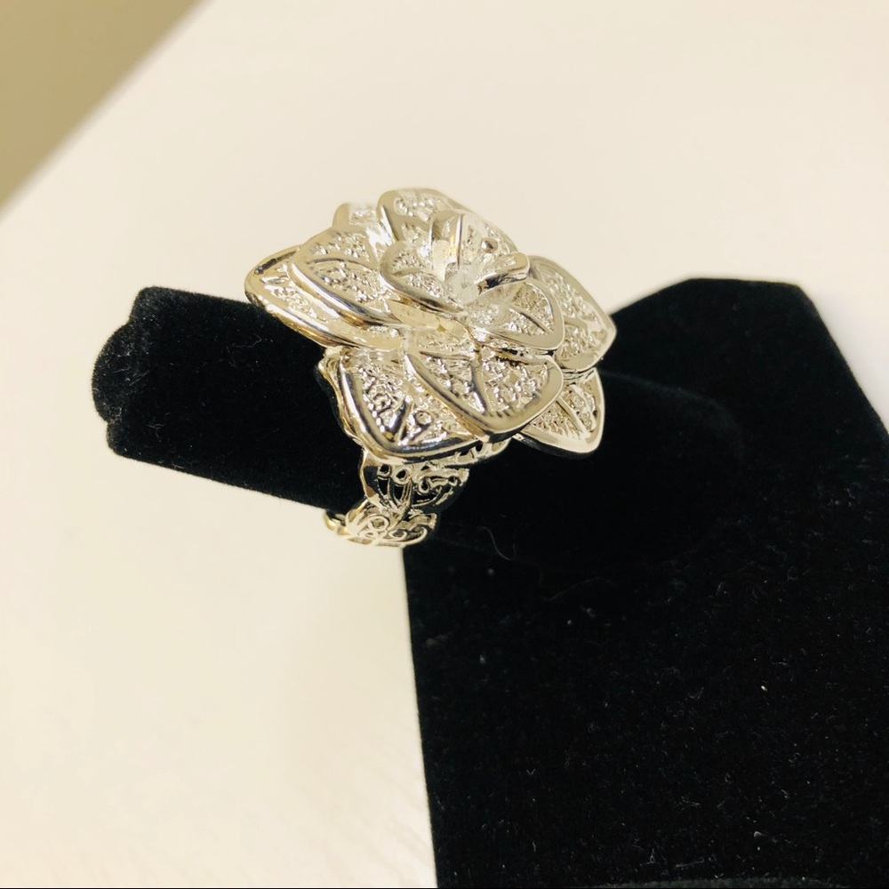 🌺Bold & Beautiful!🌺 Adjustable SS Statement Ring - Picture 4 of 8